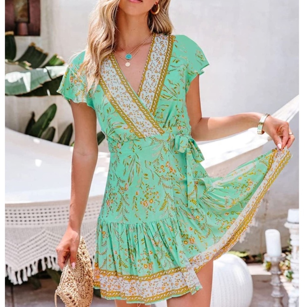 NWOT beautiful floral wrap dress